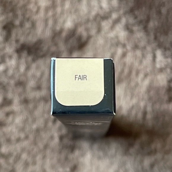 Kat Von D Fair Lock-It Color Correcting Eyeshadow Primer - Picture 3 of 4